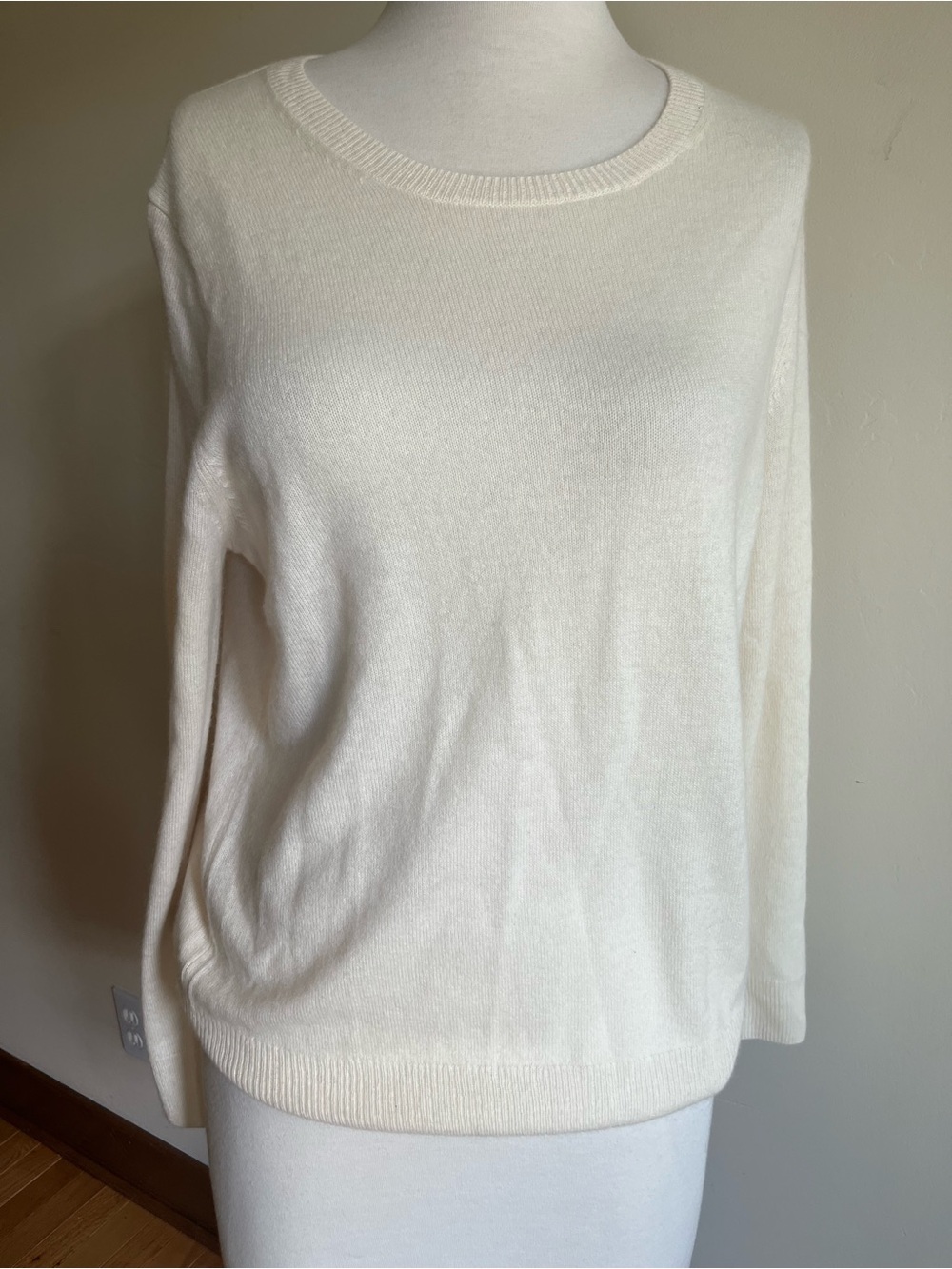 Quince Mongolian Sustainably Sourced Natural Cashmere Crewneck Sweater Ivory - Picture 2 of 9